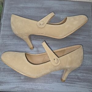 AJVani Elegant Tan Mary Jane Heels Size 7/7½ (SQ2)